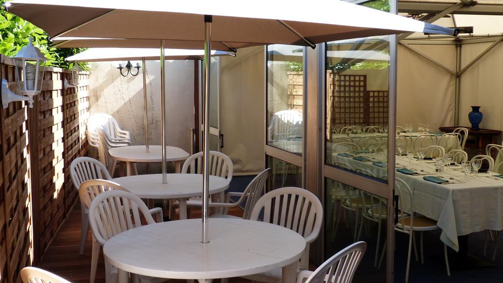 Hotel Restaurant "Le Relais" Courtenay  Exterior photo